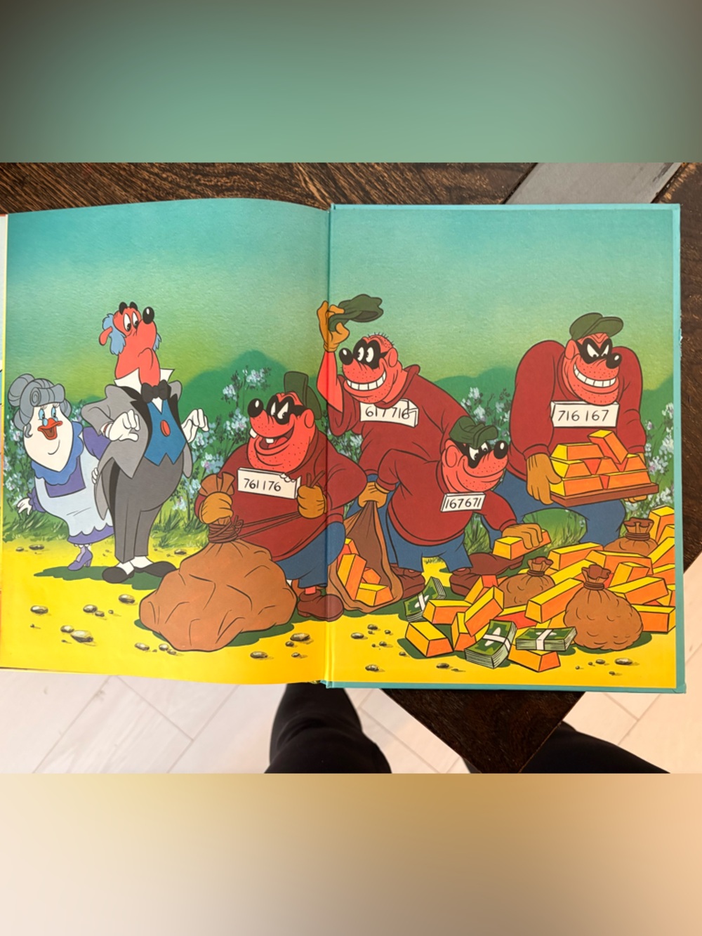 Disney DuckTales Hardcover – Teal Cover with Orange Illustration - Picture 5 of 5